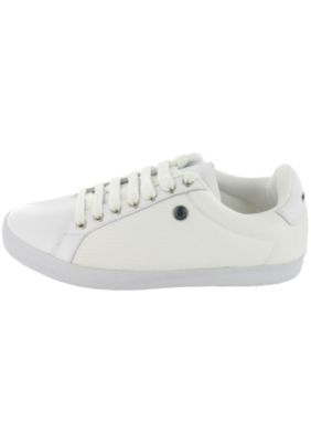 Fred Perry classic stud logo